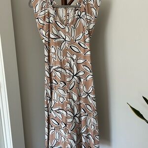 LOFT outlet Floral Tan and White linen zip Dress. Size 8P. Great condition!